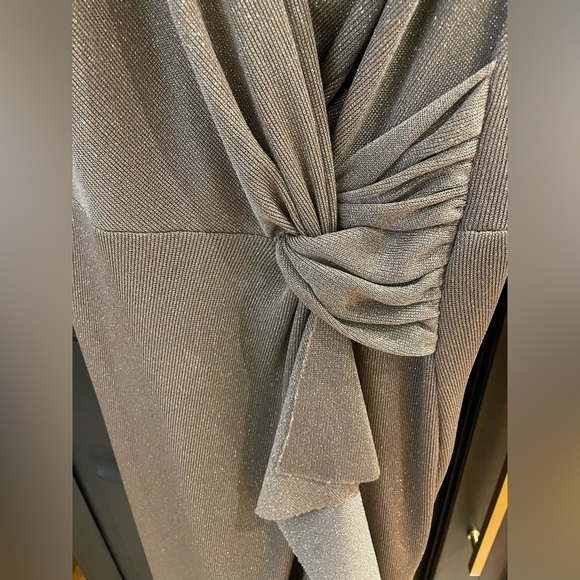 Gold Long Gown SMALL-MEDIUM - Picture 5 of 6